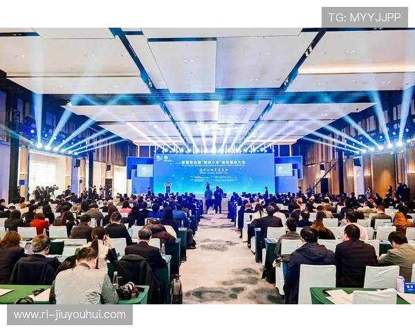 西海岸足球俱乐部与顶级品牌联合推出限量系列产品引领潮流风尚